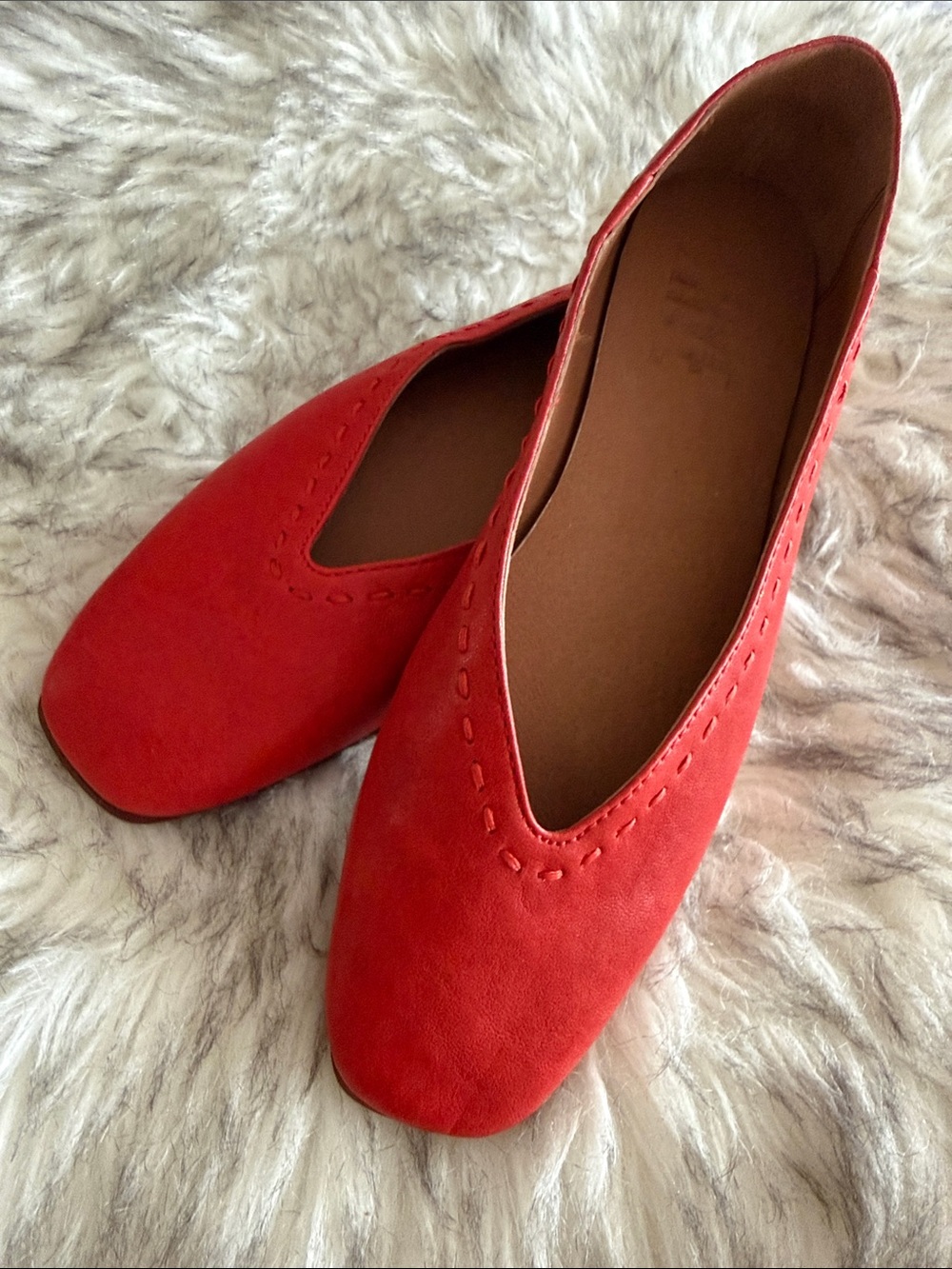 NEW FRYE Claire Red Women's Slip-On Flats - Elegant Everyday Comfort - Picture 8 of 8